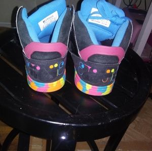 7.5vunisex Etnies. Worn onxey. Just not my style.